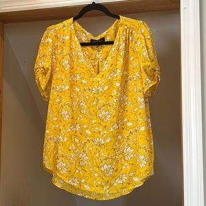 Jasmine & Juliana short puffy sleeve yellow blouse size L excellent condition